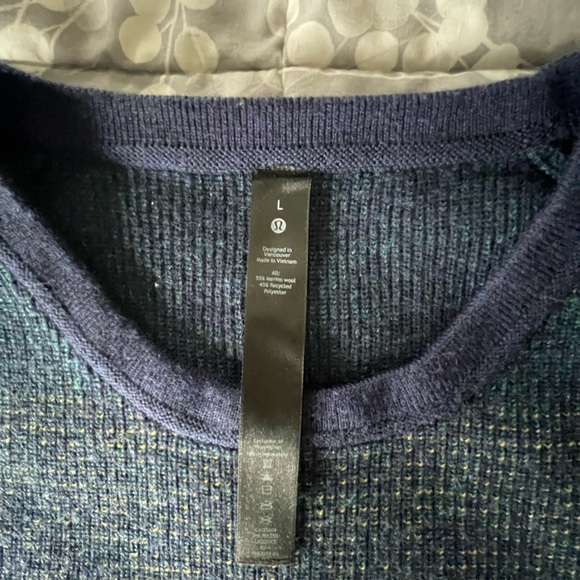 Lululemon Merino Wool Sweater. Rarely worn by my daughters loser ex-boyfriend - Picture 10 of 10